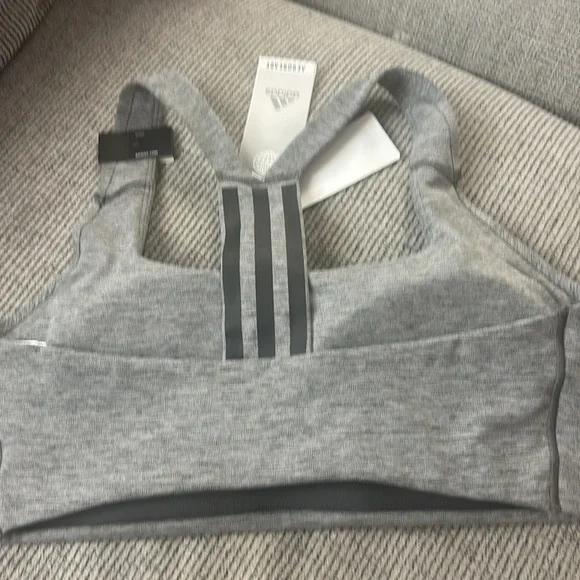 Adidas sports bra medium support. Padded brand new with tags still attached - Picture 4 of 4